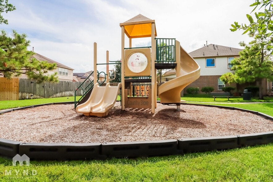 Building Photo - 4914 Forest Hurst Dr