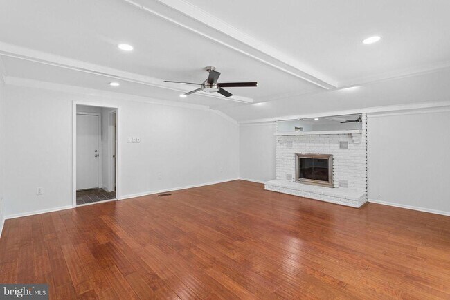 Building Photo - 306 Candlewood Ln