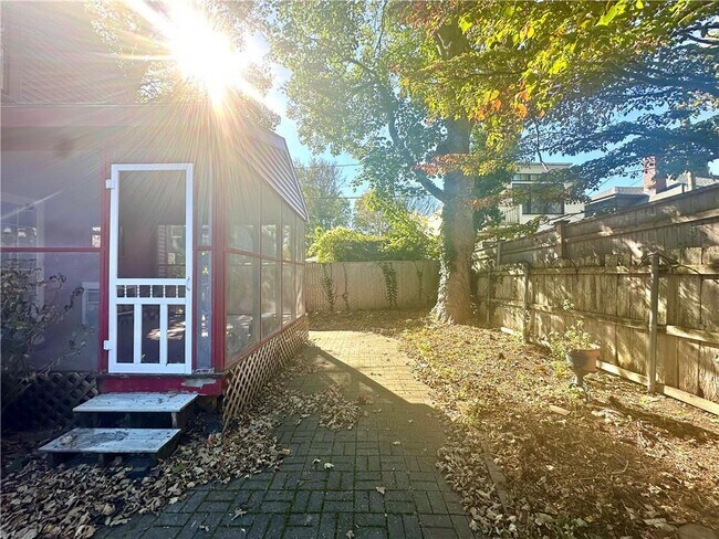 Building Photo - 12 Johnson Ct