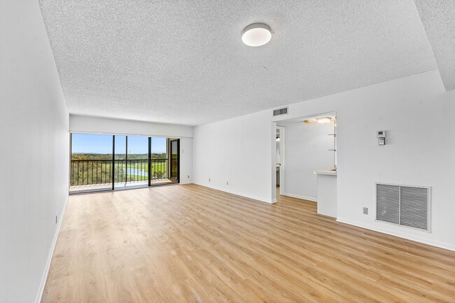 Building Photo - 6662 Boca Del Mar Dr