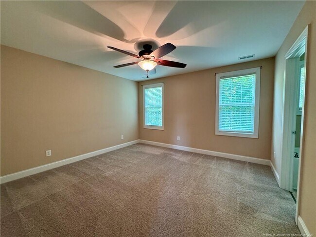 Building Photo - 20 Yelverton Ct