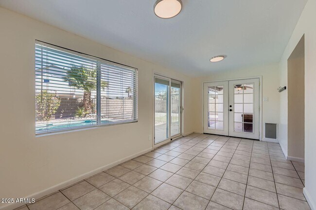 Building Photo - 8020 E Monte Vista Rd
