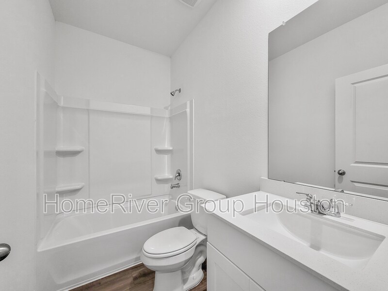 Building Photo - 28410 Selsdon Ct