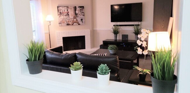 Building Photo - Beautiful  Furnished 1/1 condo x Rent  in Winter Park Next to Full Sail University !