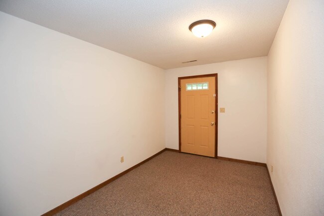 Building Photo - 439 Foxfire Dr
