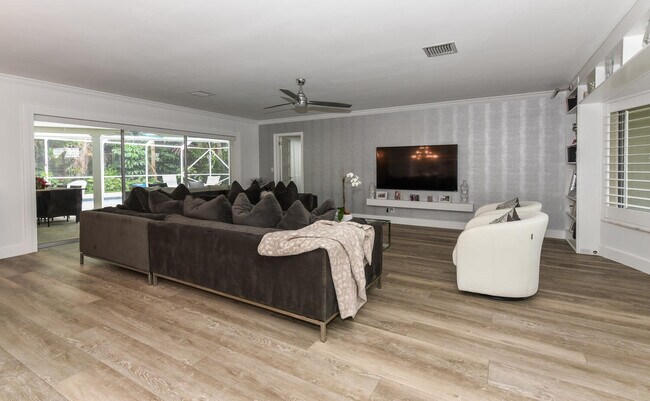 Building Photo - 880 Hickory Terrace