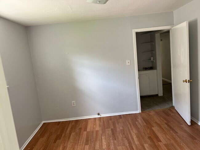 Bedroom - 1648 Kildeer St