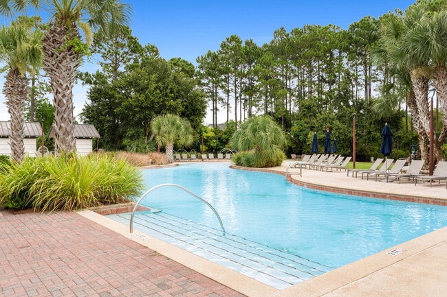 Building Photo - 323 Suwanee Dr