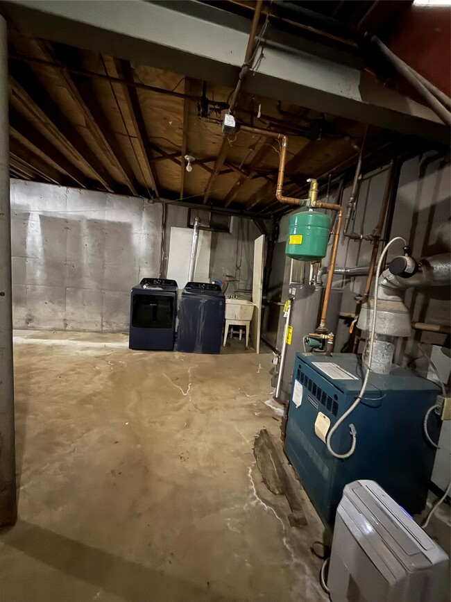 Building Photo - 517 Tulane St