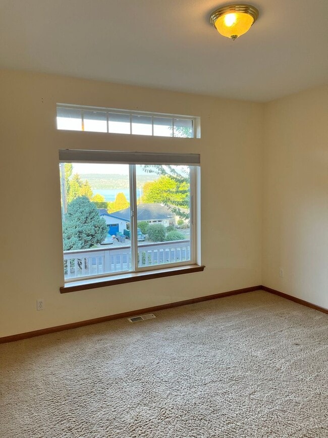 Building Photo - View Home in Poulsbo