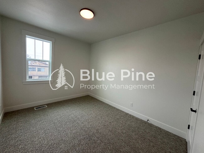 Building Photo - 1367 Latah Ave