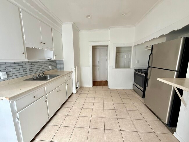 Building Photo - 28 Brook St