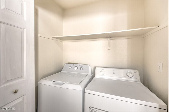 Building Photo - 1452 Rothwell Ct