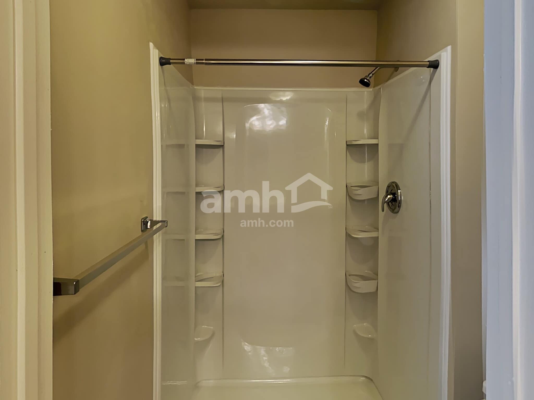 Building Photo - 568 S 925 E