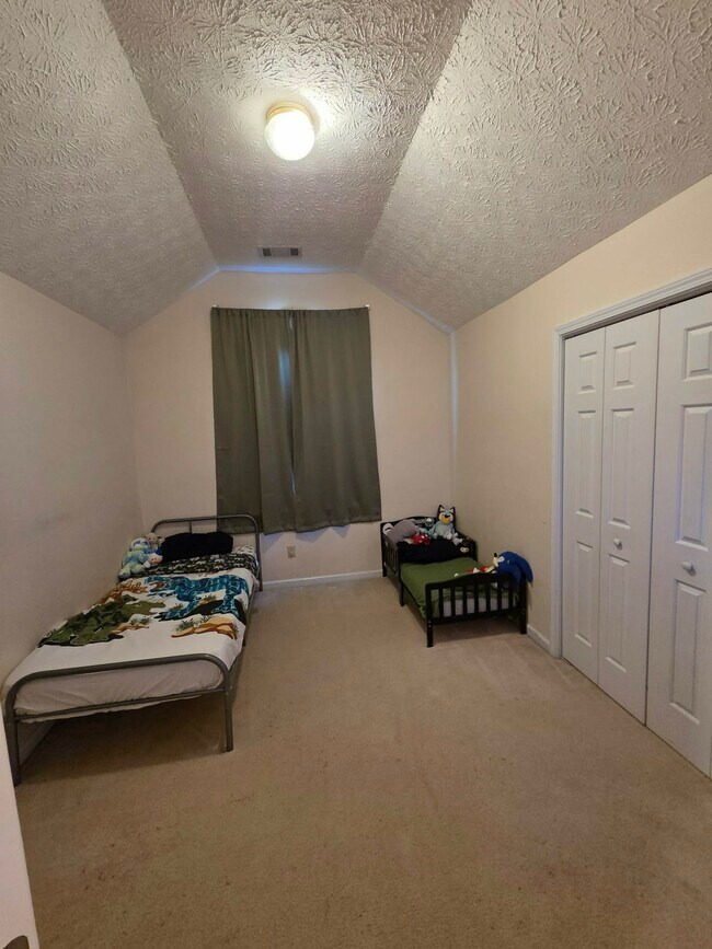 Building Photo - 40 Harbour Lake Dr