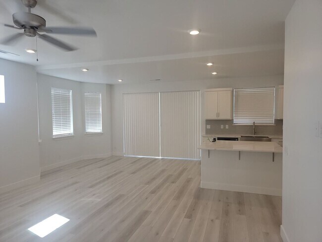 Building Photo - Luxury Living in Desert Color - Stunning 4...
