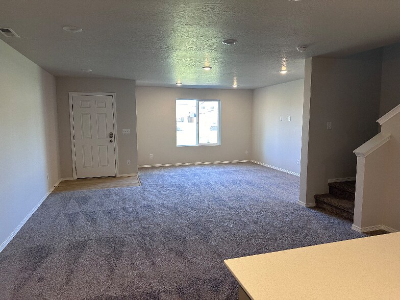 Building Photo - 181 E Lupine Ln