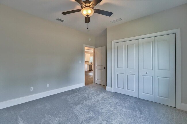 Building Photo - 43 Saralan Gdn Dr