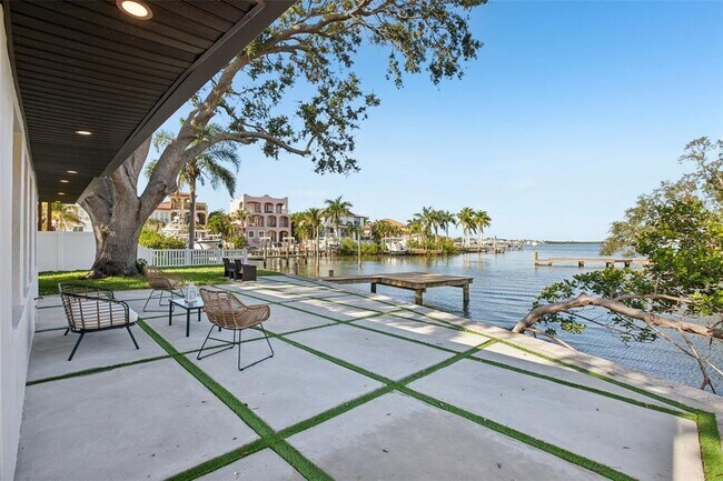 Building Photo - 1739 Bayou Grande Blvd NE