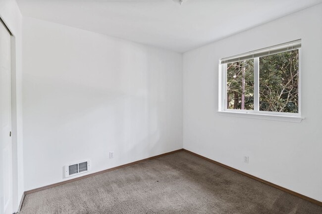 Building Photo - 760 NW Paragon Pl