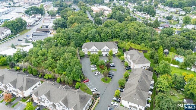 Building Photo - 52 Parkside Dr