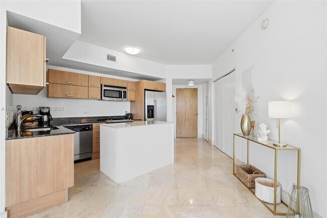 Building Photo - 350 S Miami Ave