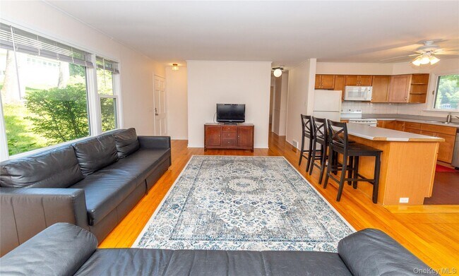 Building Photo - 24 Crescent Dr