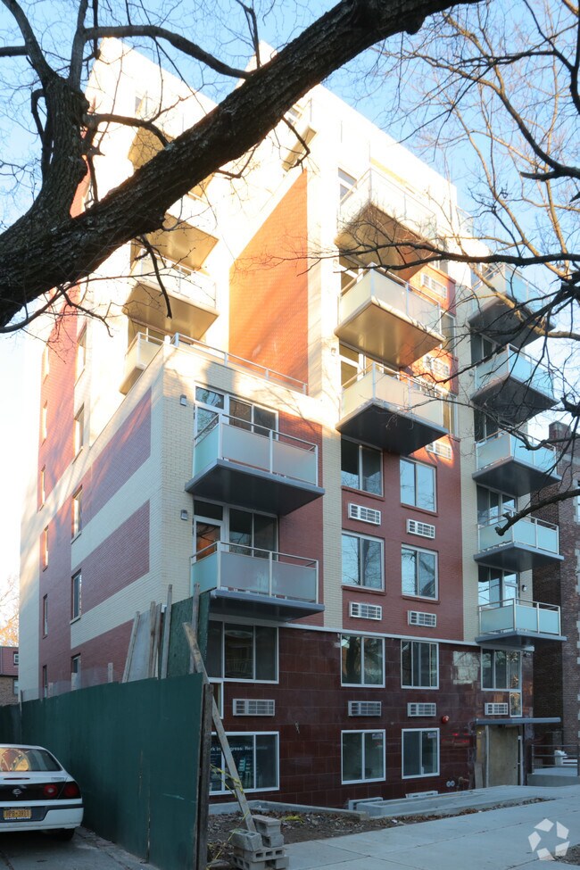 8276 116th St Kew Gardens, NY Apartment Finder