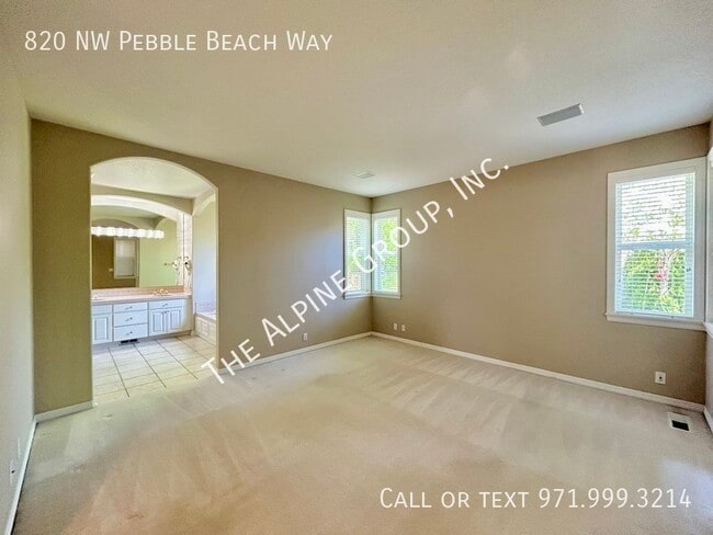 Building Photo - 820 NW Pebble Beach Way