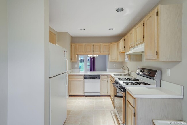 Building Photo - 18 Summerfield Cir