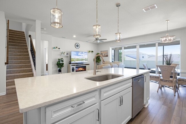 Building Photo - Luxury Living for Lease – 5BR Home with Of...