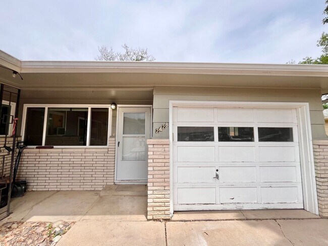 Building Photo - 2430-2430 Clearview Ave
