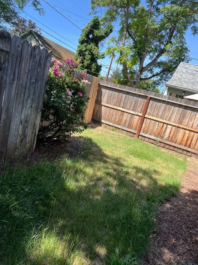 Building Photo - Affordable, Adorable Medford Home!!