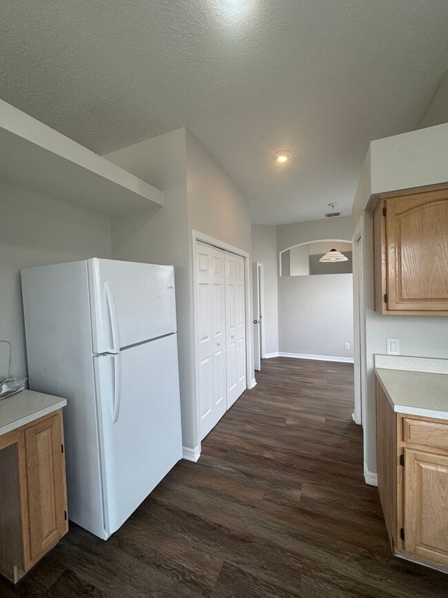 Building Photo - 3 BD / 2BA WATER VIEW CARRIAGE TOWNHOME