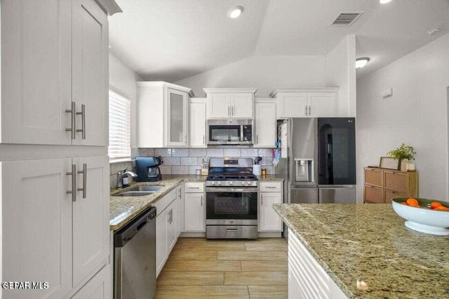 Building Photo - 15133 Composition Ave