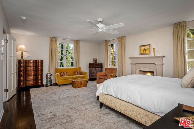 Building Photo - 500 N Las Palmas Ave