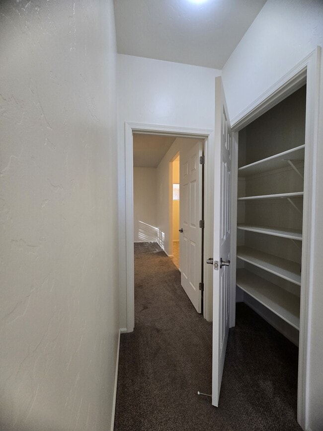 Building Photo - 3303 S Lakeside Ridge Loop