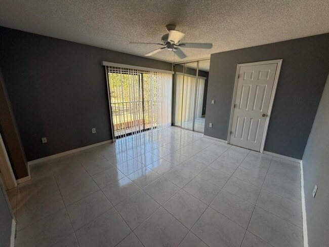 Building Photo - 5276 Middle Ct