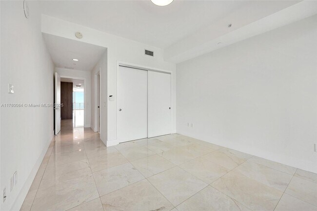 Building Photo - 350 Ocean Dr
