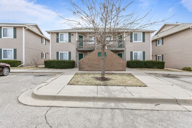 Building Photo - In Person & Virtual Tours Available!