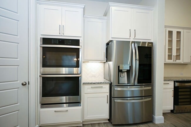 Building Photo - 1434 Oaklawn Dr