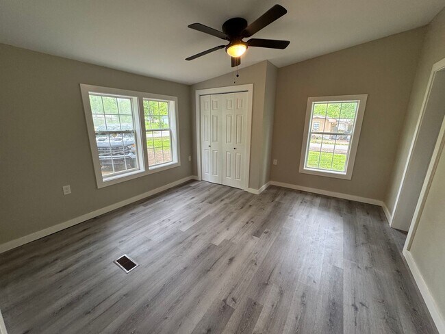 Building Photo - Completely Remodeled • 3 Bed • 2 Bath • Ne...