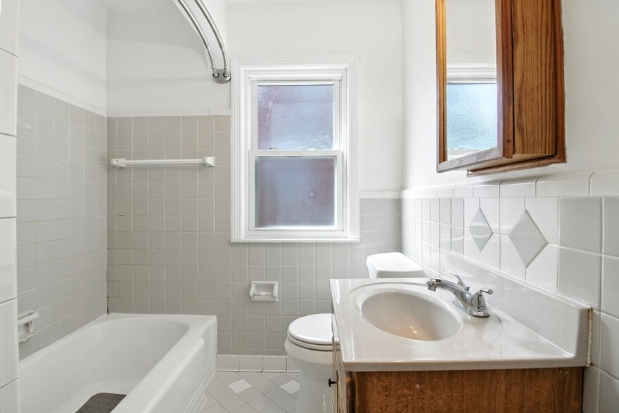 Building Photo - 20943 Hunt Club Dr