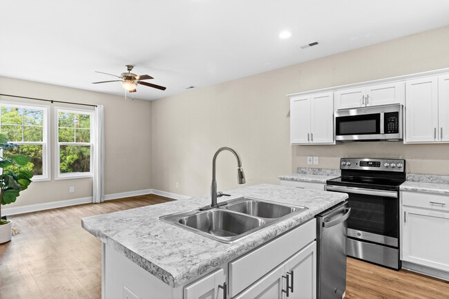 Building Photo - 202 N Stingray Ln