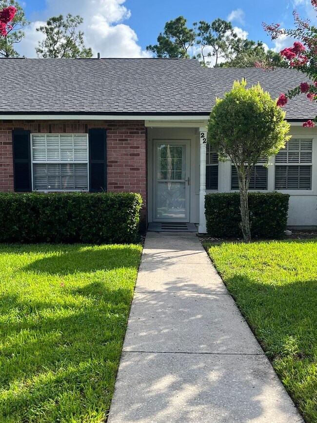 Building Photo - Kings Colony 2 / 2 bath with Florida room!
