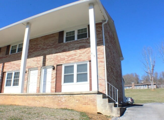 Building Photo - 928 Kendrick Creek Rd