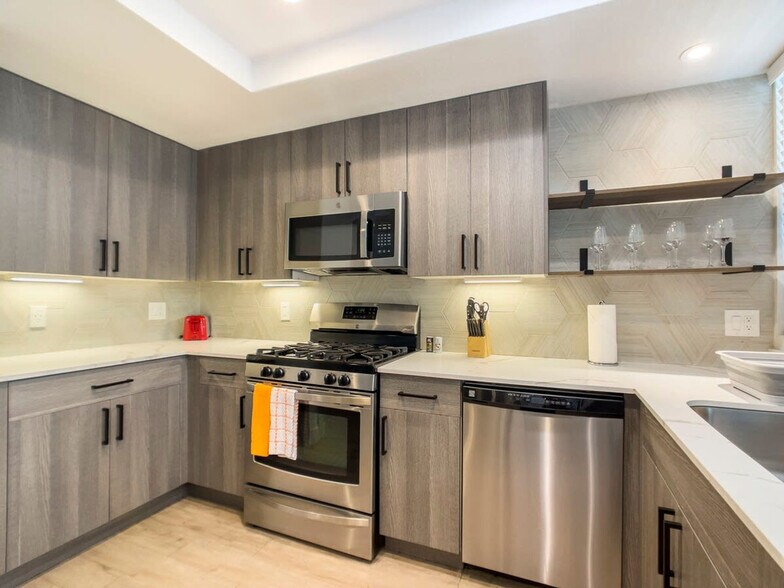 Building Photo - 14201 N 70th Way