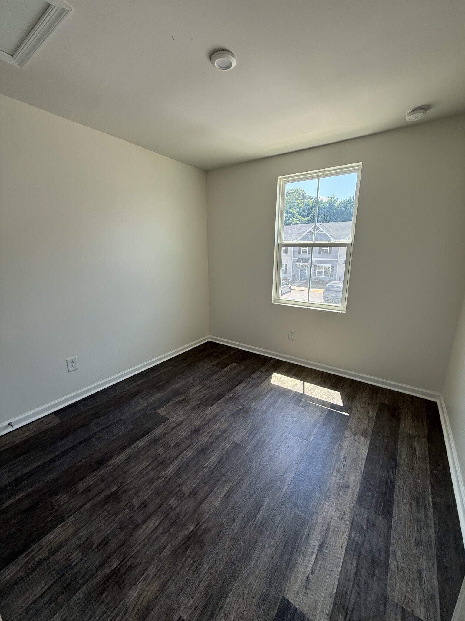 Building Photo - 103 Fernside Ct