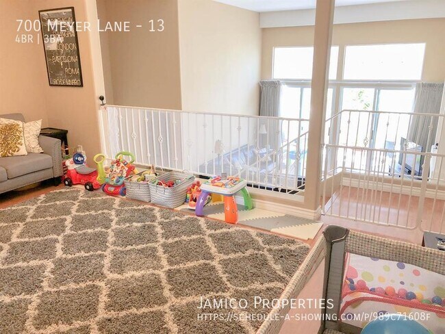 Building Photo - 700 Meyer Ln