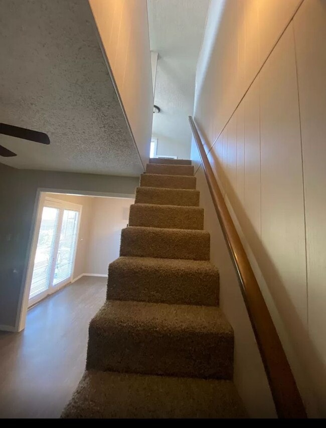 Building Photo - Spacious 2 Bedroom home